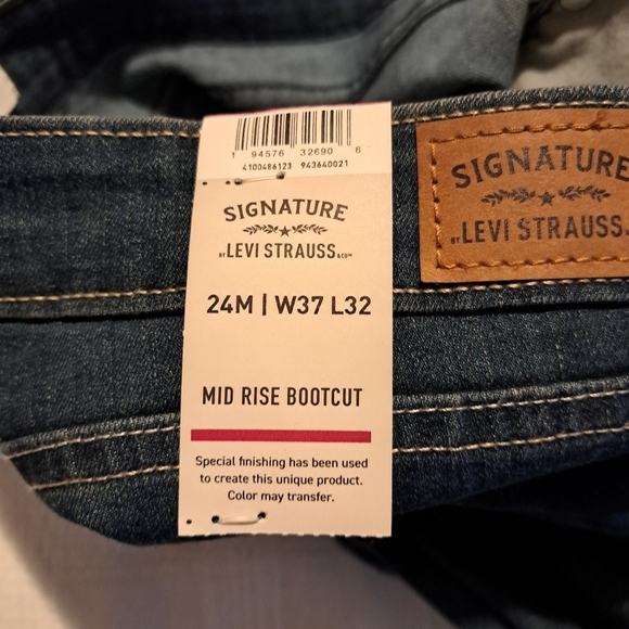Signature by Levi Strauss women's size 37 x 32 mid rise bootcut jeans, New - Picture 2 of 10